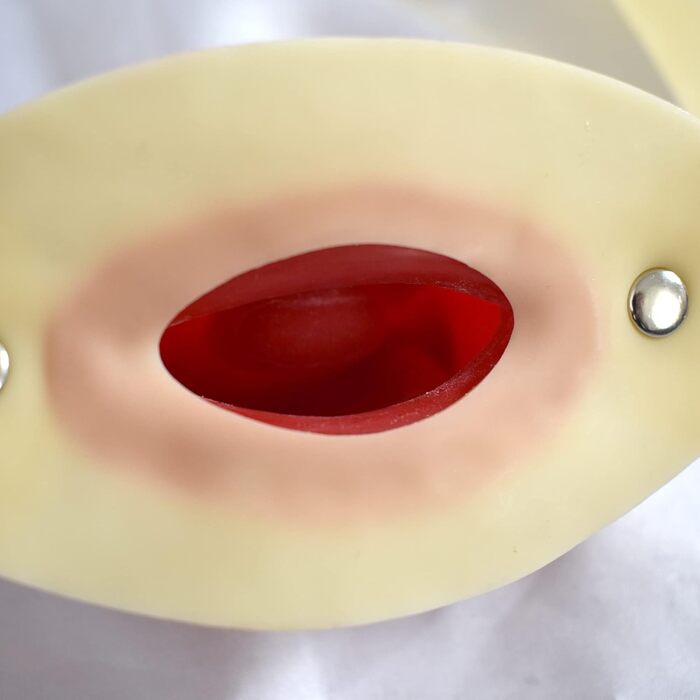 Mundgag з латексу Honeylust для BDSM з м'якою поверхнею та язиком - еластичний гумовий ротний фіксатор для сексуальних ігор та фетиш-сесій (бежевий)