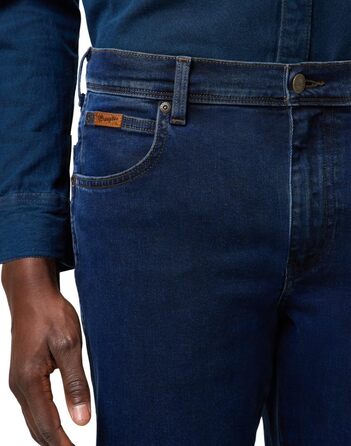 Чоловічі джинси Wrangler Texas Stretch W121XU13M заужені (Tapered), колір Rustic Navy, розмір 42W/32L