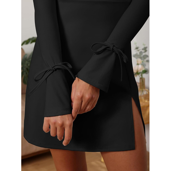 Чорне міні-плаття з квадратним вирізом та розрізом збоку - стильне для вечірок та клубів