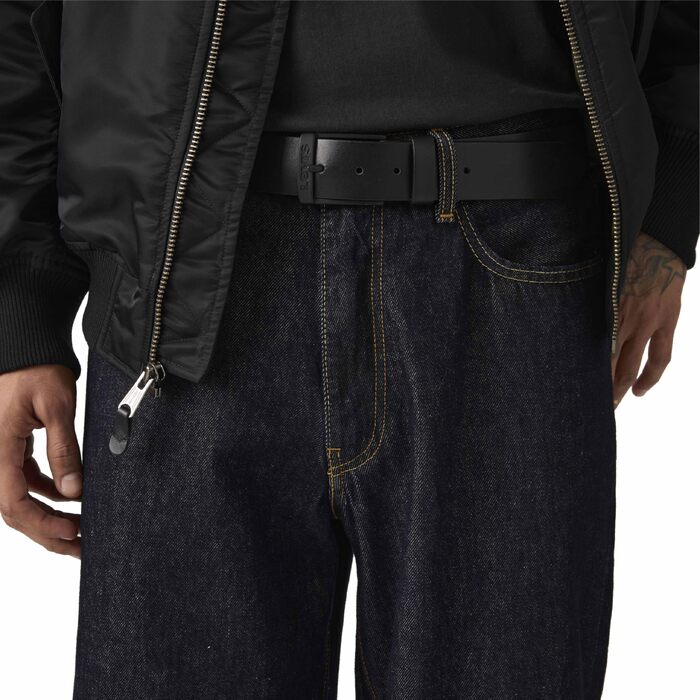 Чоловічий шкіряний ремінь Levi's New Duncan, колір Caviar, розмір 105