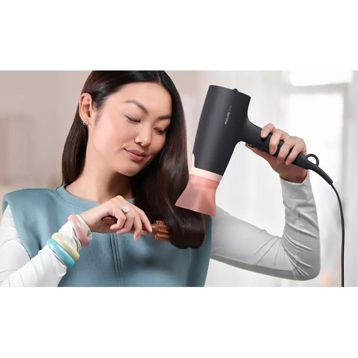 Фен для волосся Philips Series 3000 BHD350/10 з функцією іонізації та ThermoProtect, 2100 Вт, 6 режимів температури та швидкості, чорний