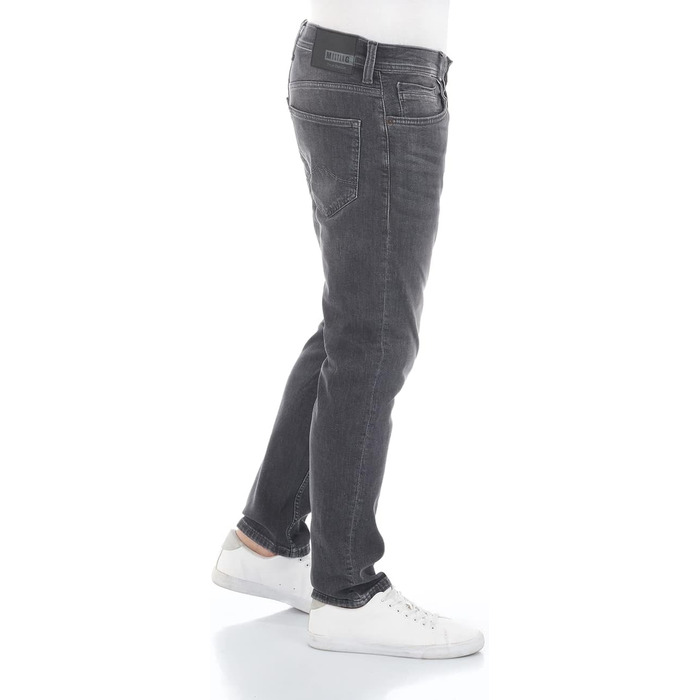 Чоловічі джинси Mustang Oregon Tapered, колір Used Black Denim (44W / 34L)