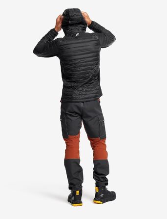 Чоловіча утеплена куртка RevolutionRace Radical Insulate для повсякденного використання та активного відпочинку, чорна (M)