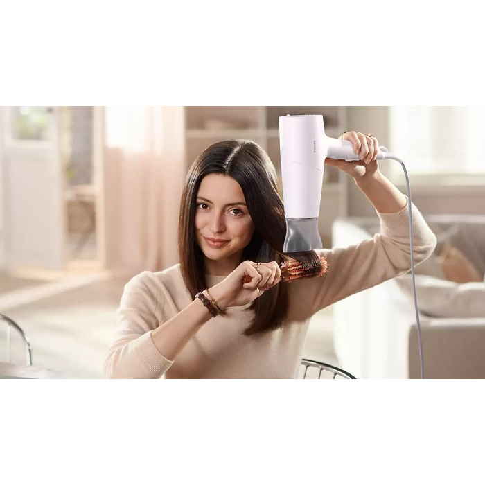 Фен для волосся Philips 5000 Series BHD500/00 з технологією ThermoShield, іонізацією, 2100 Вт, білий, з вузьким соплом та дифузором для об'єму