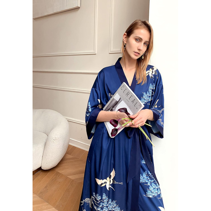 Жіночий халат-кімоно з довгим атласним рукавом, принт квітів, однорозмірний, темно-синій - Kranich und Kiefer