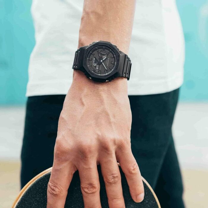 Чоловічий годинник G-Shock GA-2100 Carbon чорний, стійкий до ударів, смола — CA.GA-2100-1A1ER
