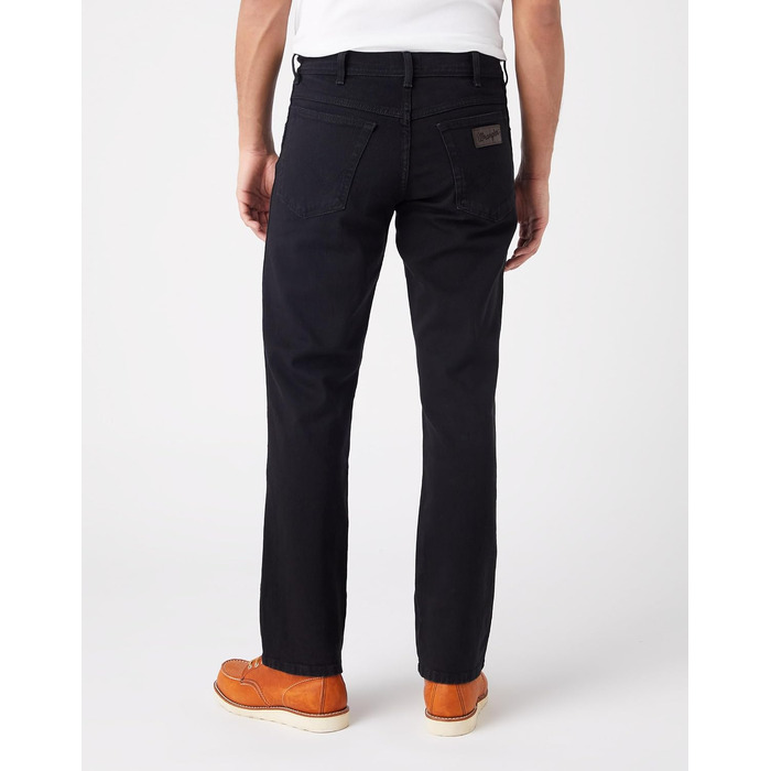 Чоловічі джинси Wrangler Texas Stretch W121XU13M завужені (Tapered), колір Black Overdye, розмір 44W/30L