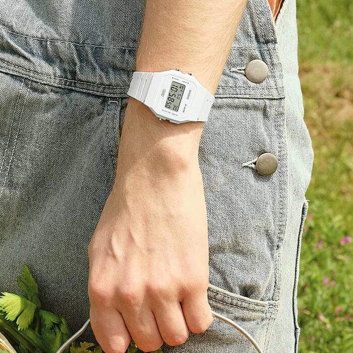 Чоловічий класичний цифровий годинник Casio F-91WB-7AEF білого кольору