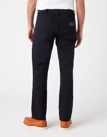 Чоловічі джинси Wrangler Texas Stretch W121XU13M завужені (Tapered), колір Black Overdye, розмір 44W/30L