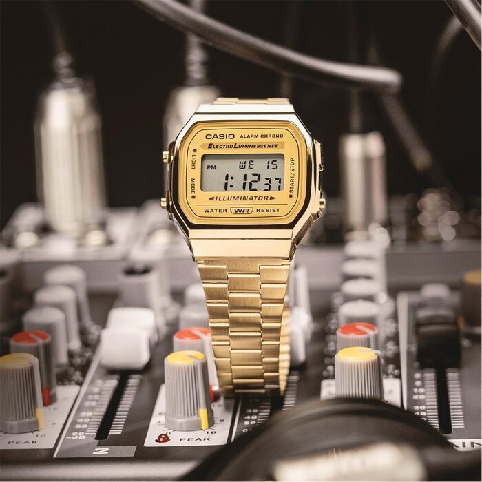 Цифровий кварцовий годинник Casio Unisex зі сталевим ремінцем, золотисто-сірий
